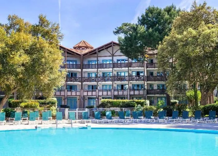 Great Condo Between Golf Course And Beach